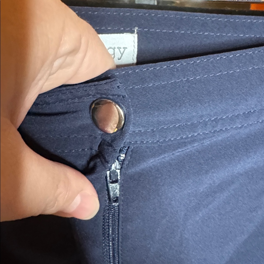 Chico’s Zenergy Navy Blue Cargo Pants Size 12 (Chico’s Size 2) - Picture 5 of 9